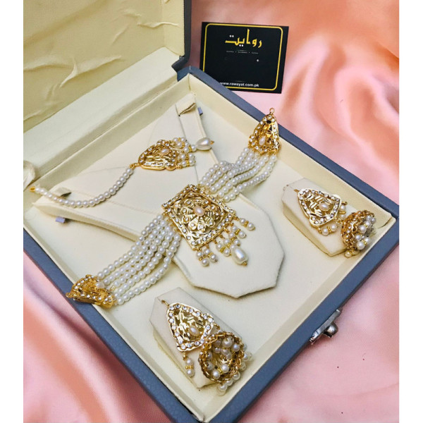 Hyderabadi Choker Set-26 (Pearl)