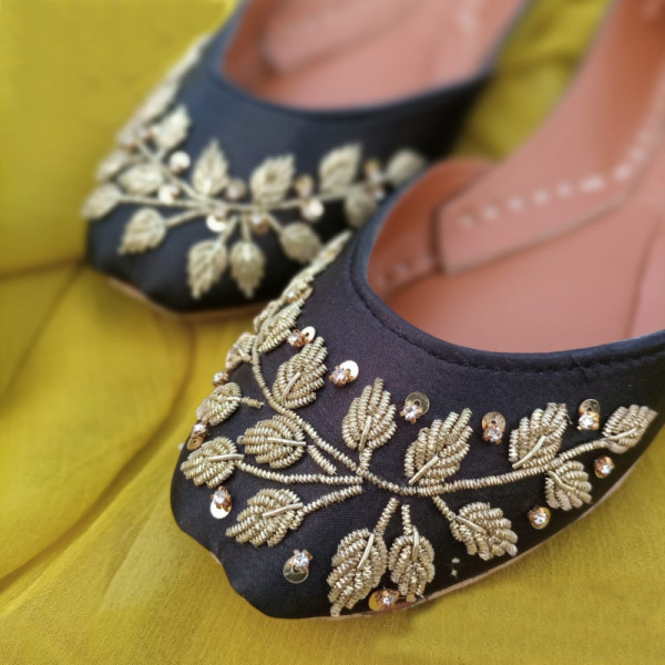 Hand Thread-Work Multani Shoes  