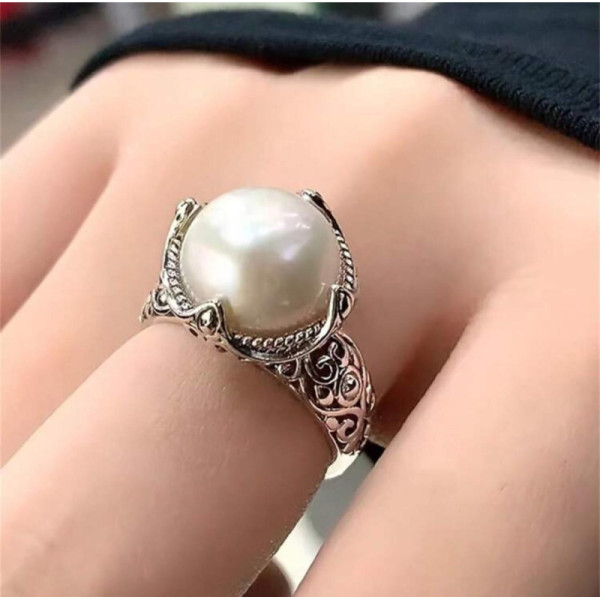 RETRO BIG FAUX PEARL RING